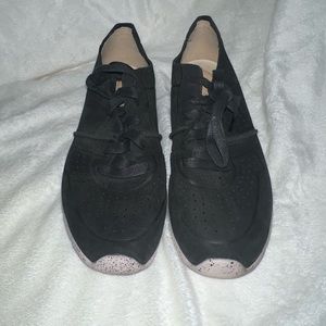 COPY - Ugg tennis shoes